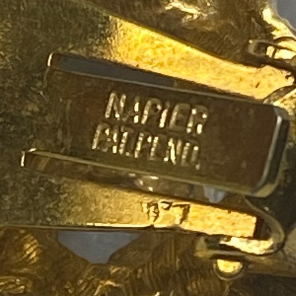 Napier Vintage Clip-on Earrings Metal with White Gold Color Painted Ruffle Edges - Picture 14 of 16